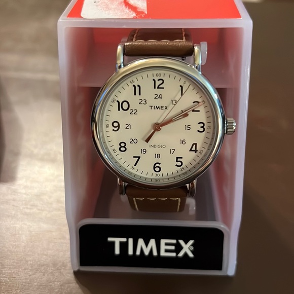 Timex Men’s Watch NWT - Picture 1 of 3